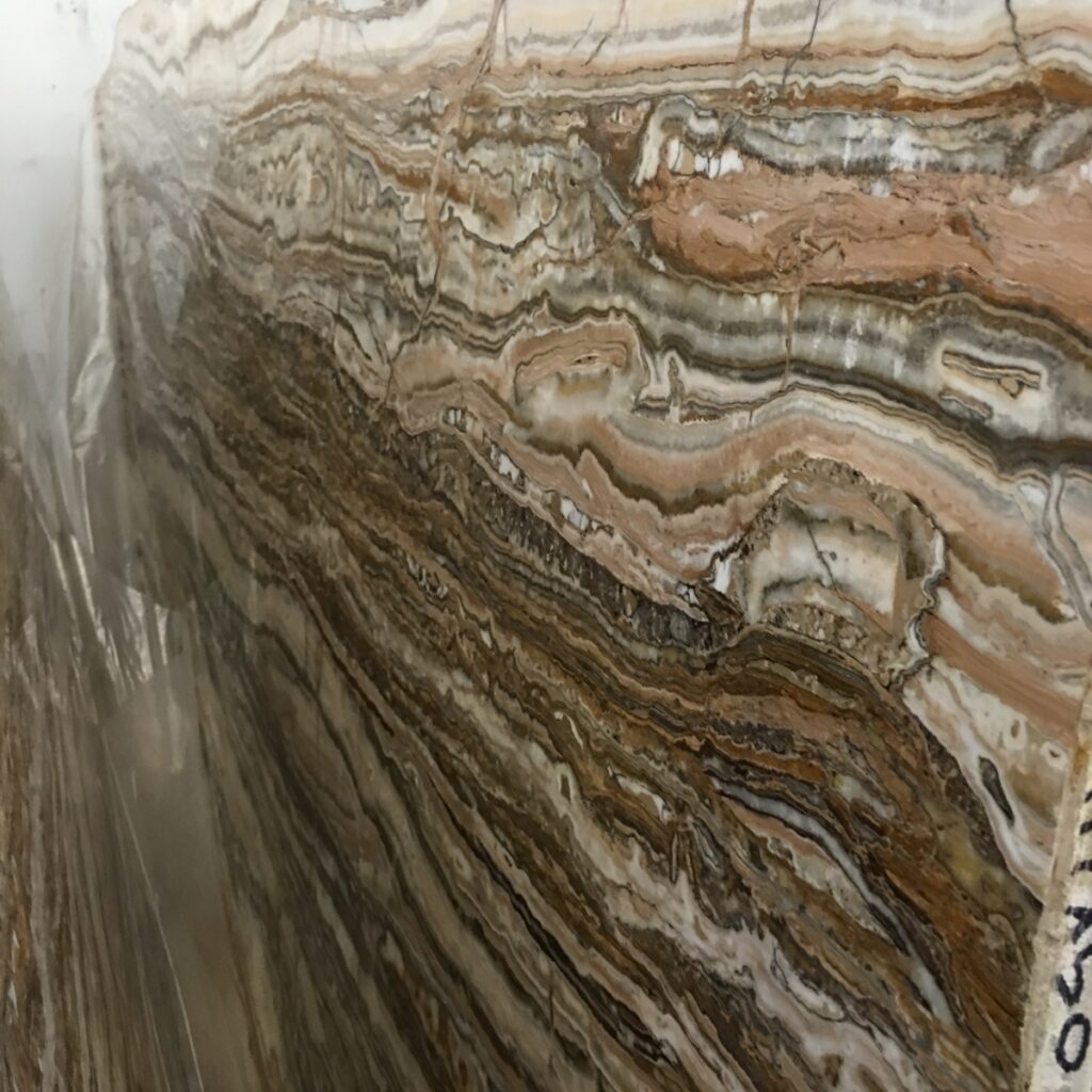 TRAVERTINE ONYX